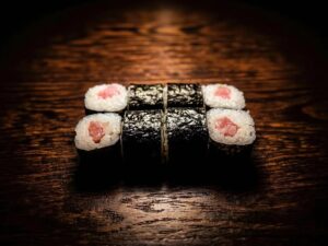 Ролл с тунцом
